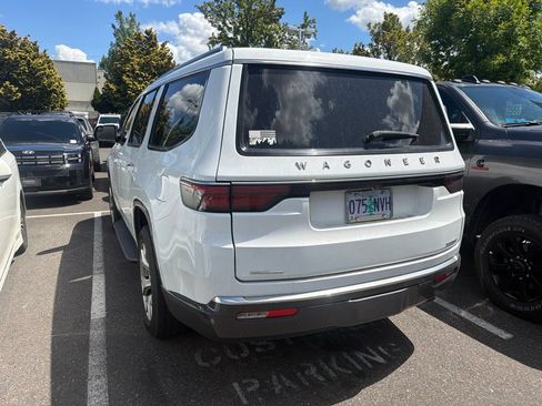 Used 2022 Jeep Wagoneer Series II AWD/4WD image 4