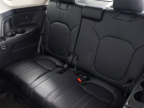 Used 2025 Honda Pilot Elite image 12