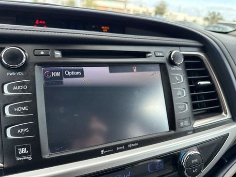 Used 2019 Toyota Highlander Limited Platinum image 22