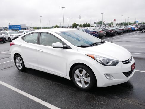 Used 2013 Hyundai Elantra GLS w/ Preferred Pkg FWD image 2
