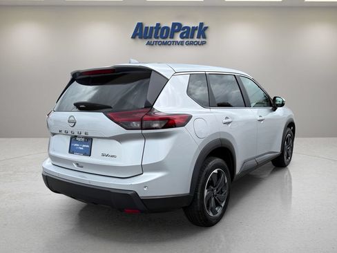Used 2024 Nissan Rogue SV AWD/4WD image 8
