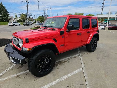 Certified 2025 Jeep Wrangler Unlimited Sahara w/ Safety Group AWD/4WD image 7