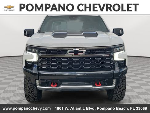 Used 2023 Chevrolet Silverado 1500 ZR2 image 2