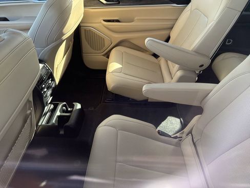 Certified 2022 Jeep Grand Cherokee L Limited w/ Luxury Tech Group II image 7