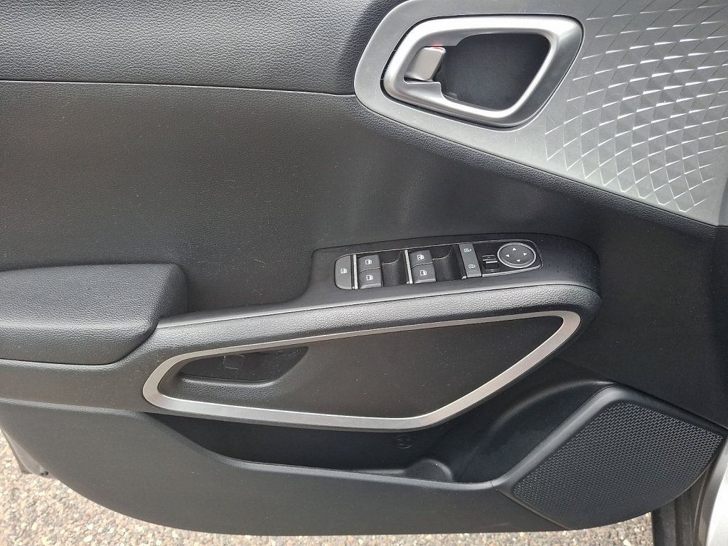Used 2024 Kia Soul LX w/ Option Group 015 FWD image 28