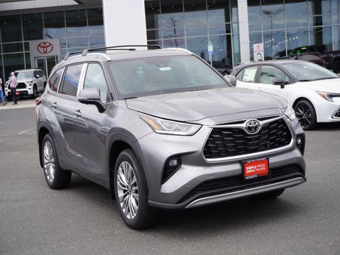 New 2026 Toyota Highlander Platinum AWD/4WD image 1