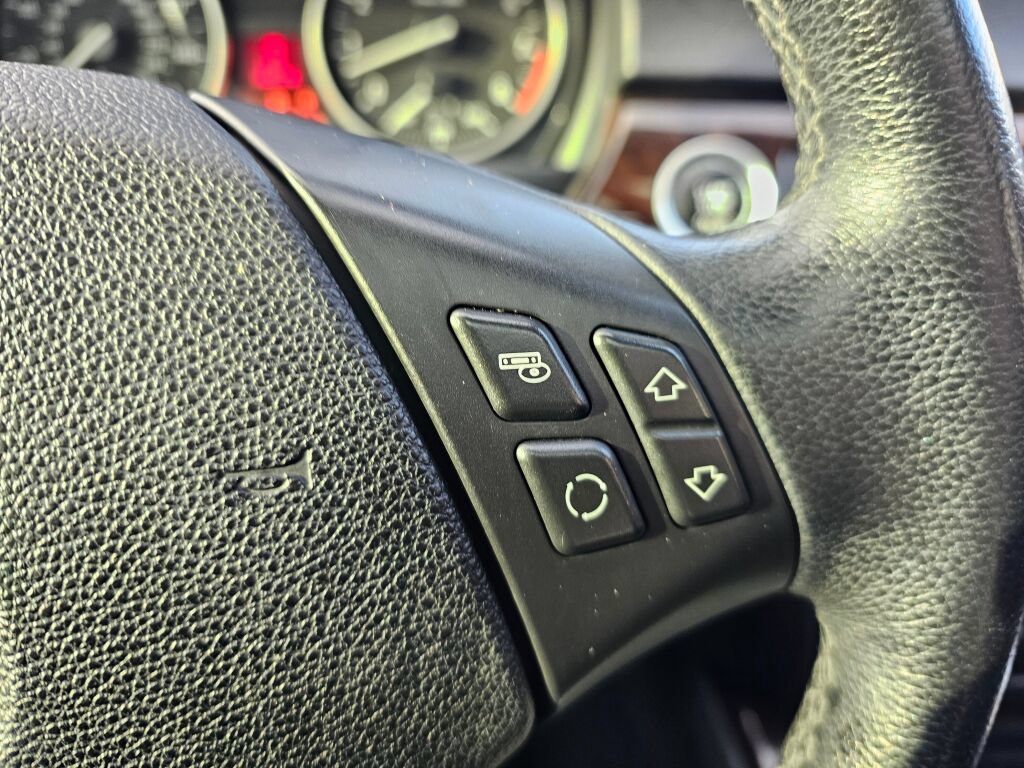 Used 2011 BMW 335i xDrive Sedan AWD/4WD image 22