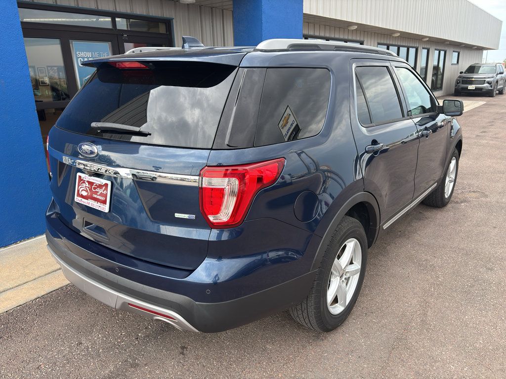 Used 2016 Ford Explorer XLT w/ Equipment Group 201A AWD/4WD image 6
