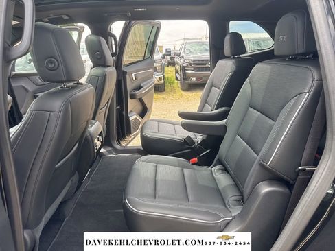 Used 2025 Buick Enclave Sport Touring w/ Power Package AWD/4WD image 27
