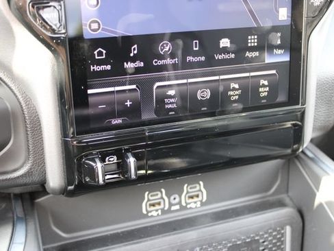 Used 2025 RAM 2500 Laramie AWD/4WD image 27