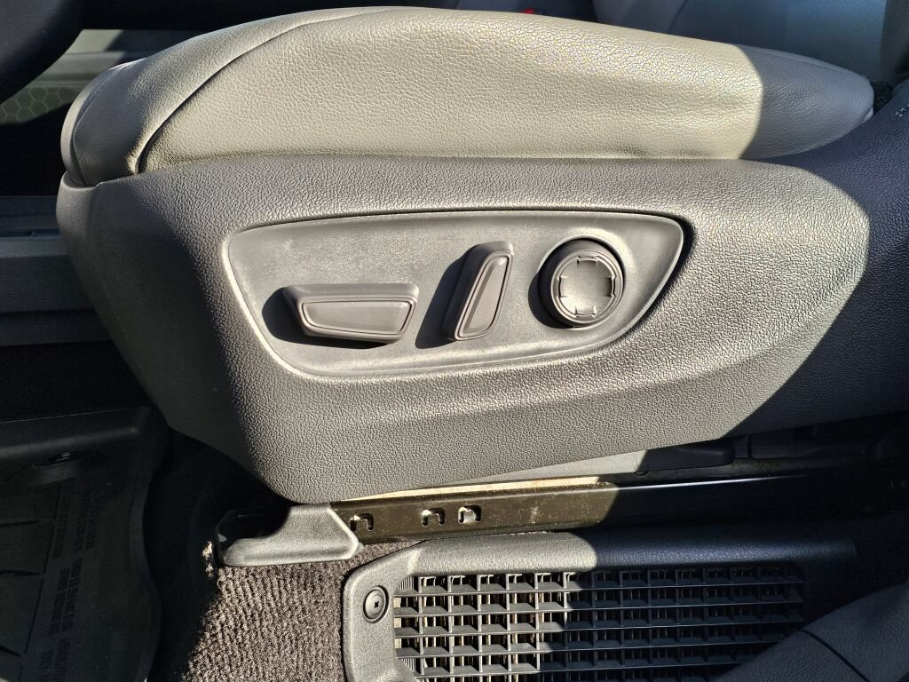 Used 2021 Toyota Sienna XLE FWD image 38
