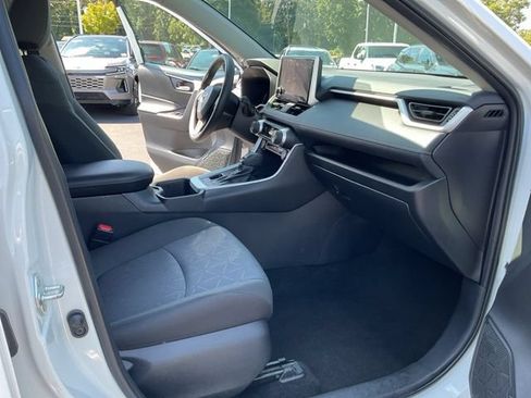 Used 2025 Toyota RAV4 XLE AWD/4WD image 21
