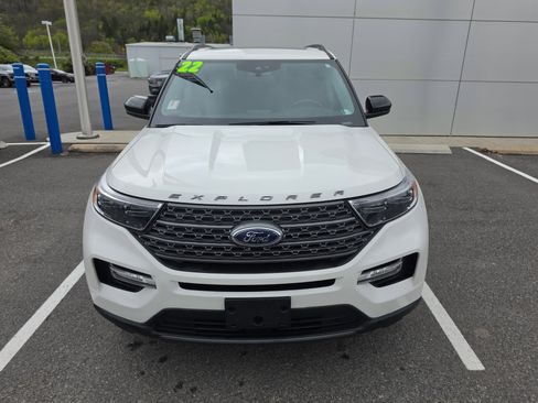 Used 2022 Ford Explorer XLT w/ Equipment Group 202A AWD/4WD image 8