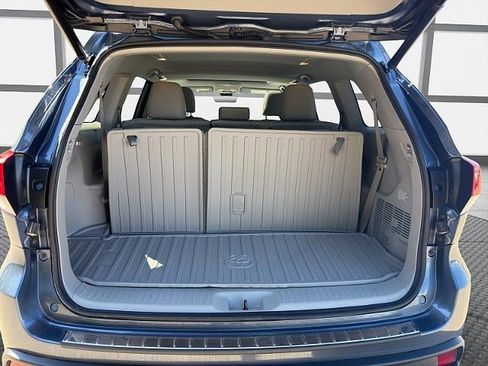 Used 2019 Toyota Highlander XLE AWD/4WD image 45