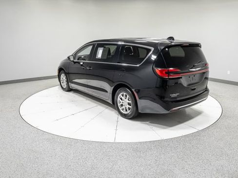 Used 2024 Chrysler Pacifica Touring-L FWD image 35