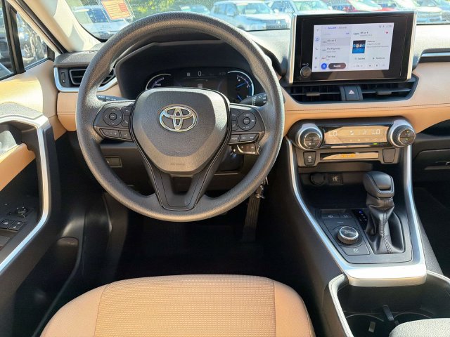 Used 2023 Toyota RAV4 LE AWD/4WD image 15