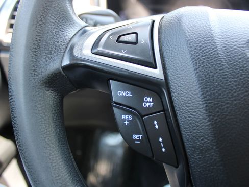 Used 2019 Ford Fusion SE image 12