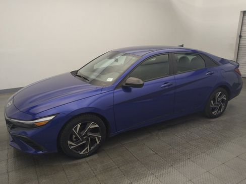 Used 2025 Hyundai Elantra Sport FWD image 2