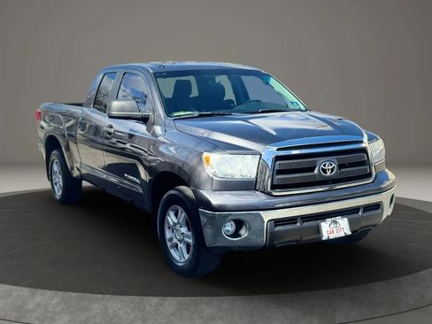 Used 2012 Toyota Tundra SR5 w/ Tow Pkg image 3