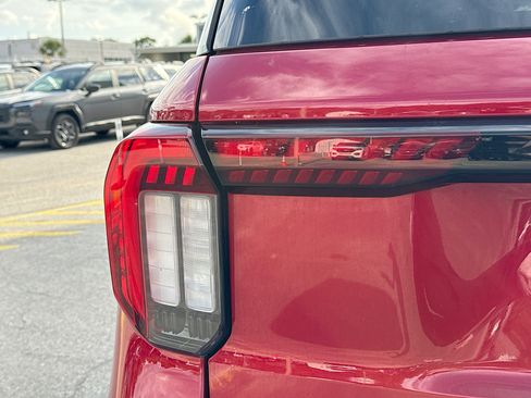 Used 2025 Ford Explorer Platinum RWD image 10