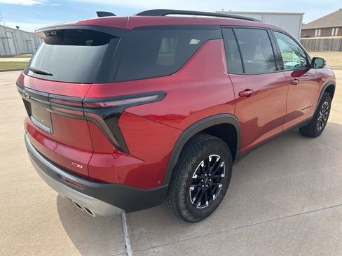 Used 2024 Chevrolet Traverse Z71 w/ Enhanced Driving Package image 5