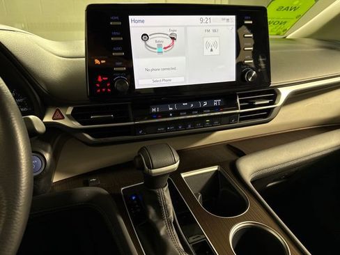 Certified 2023 Toyota Sienna XLE AWD/4WD image 35