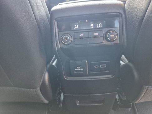 Used 2023 GMC Acadia SLE w/ Driver Convenience Package image 13