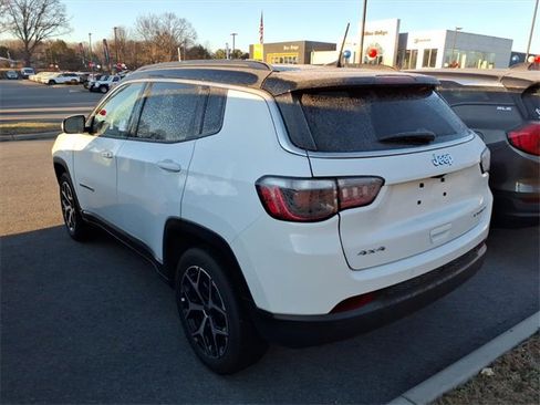 Used 2025 Jeep Compass Limited image 9