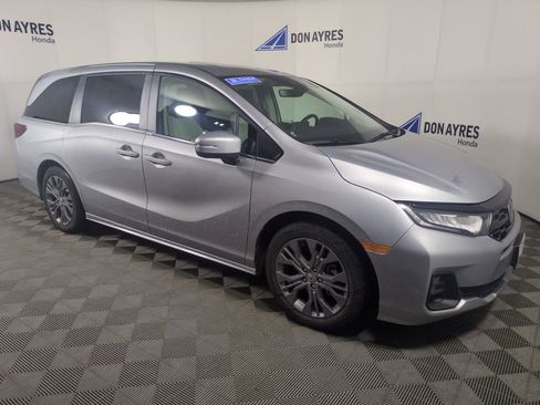 Certified 2025 Honda Odyssey Touring image 11