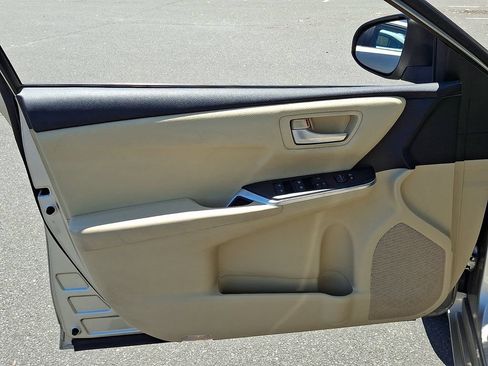 Used 2015 Toyota Camry LE FWD image 13