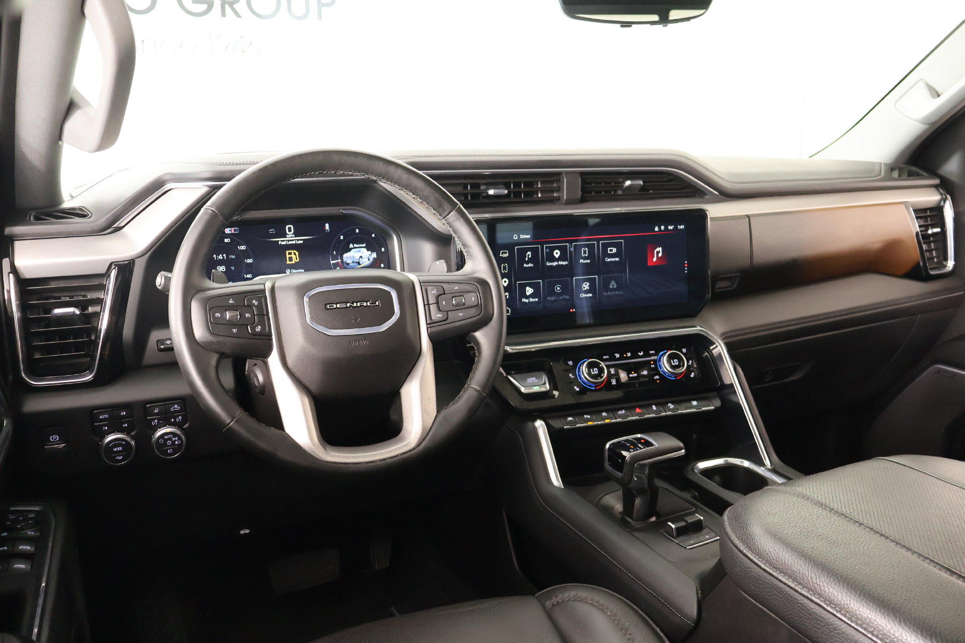 Used 2024 GMC Sierra 1500 Denali w/ Denali Reserve Package AWD/4WD image 2