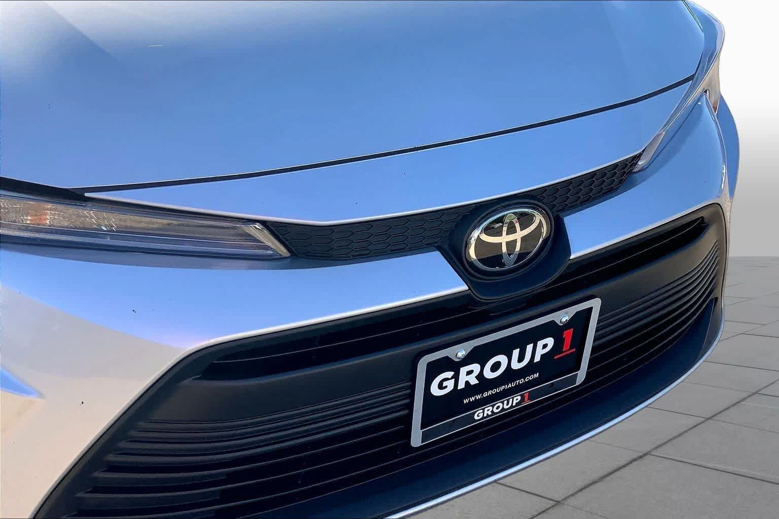 Used 2025 Toyota Corolla LE FWD image 29