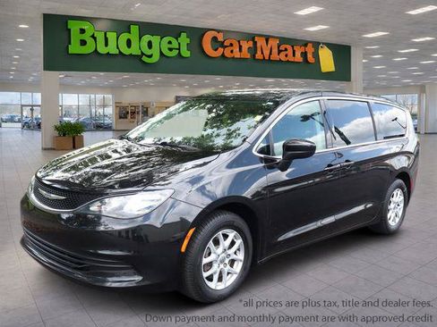 Used 2017 Chrysler Pacifica Touring FWD image 1