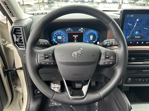 Used 2025 Ford Bronco Sport Outer Banks w/ Outer Banks Tech Package+ AWD/4WD image 18