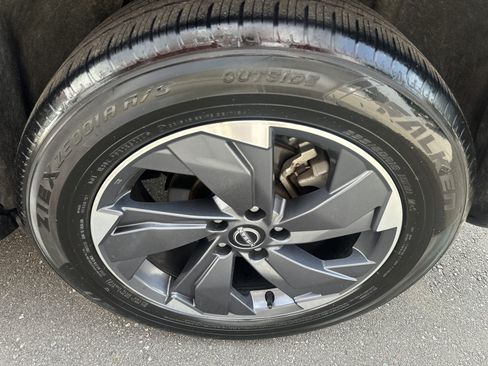 Used 2025 Nissan Rogue SV FWD image 34