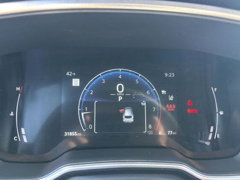 Used 2025 Toyota Corolla Cross XLE image 3