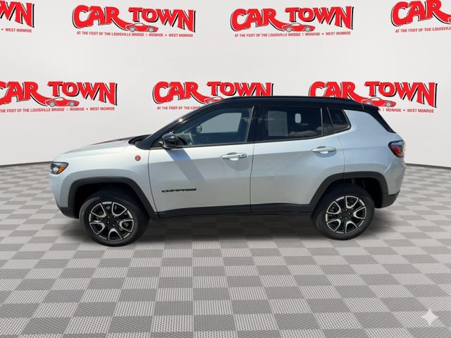 Used 2024 Jeep Compass Trailhawk AWD/4WD image 5