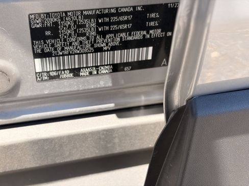 Used 2024 Toyota RAV4 XLE w/ Convenience Package FWD image 10