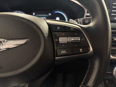 Used 2022 Genesis G70 2.0T AWD/4WD image 18