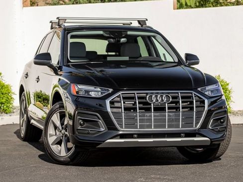 Used 2023 Audi Q5 Premium w/ Premium Plus Package AWD/4WD image 4