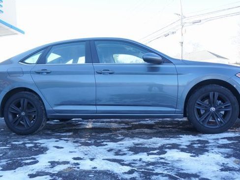 Certified 2023 Volkswagen Jetta SE w/ Panoramic Sunroof Package image 10