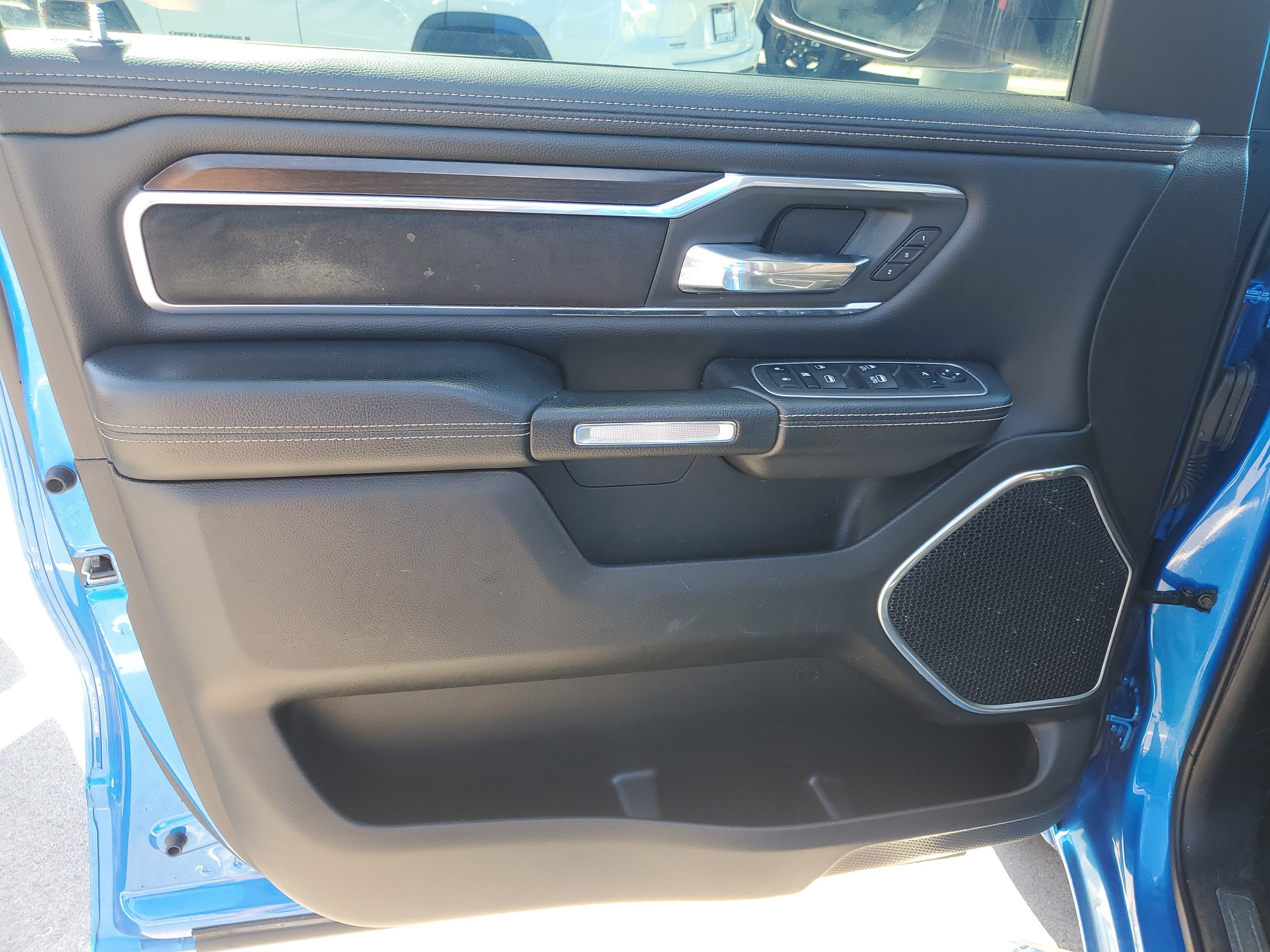 Used 2022 RAM 1500 Laramie AWD/4WD image 11