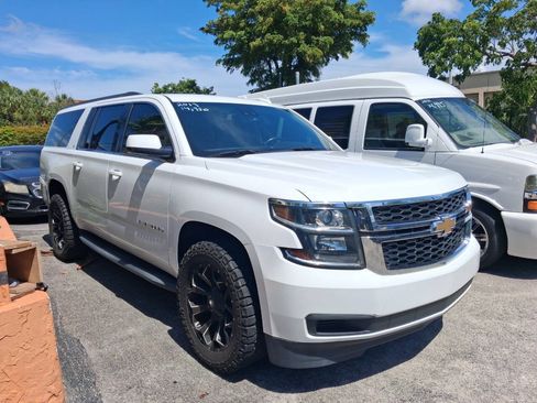 Used 2019 Chevrolet Suburban LT RWD image 1