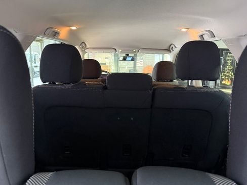 Used 2019 Nissan Pathfinder SV image 37