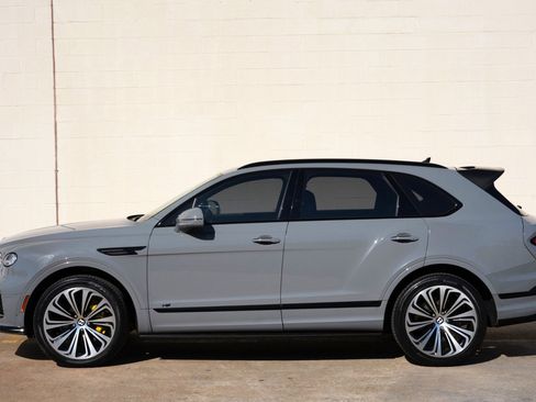 Used 2022 Bentley Bentayga AWD/4WD image 55