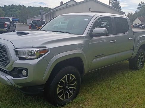 Used 2023 Toyota Tacoma TRD Sport w/ Advanced Technology Package AWD/4WD image 3