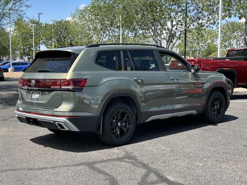 New 2026 Volkswagen Atlas Peak Edition AWD/4WD image 3