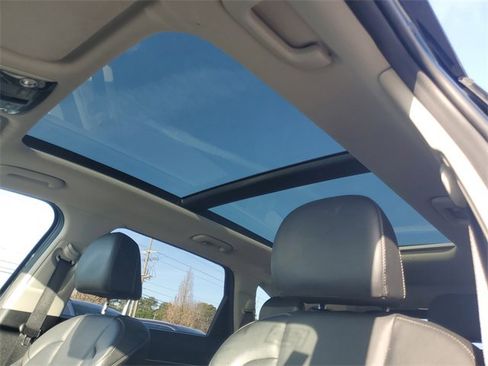 Certified 2023 Kia Sorento S w/ Panoramic Sunroof Package image 14