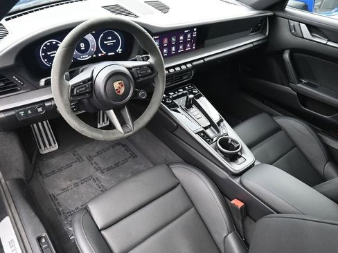 Used 2025 Porsche 911 Carrera S image 4