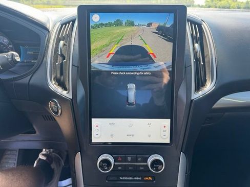 Used 2022 Ford Edge SE w/ Black Appearance Package AWD/4WD image 16